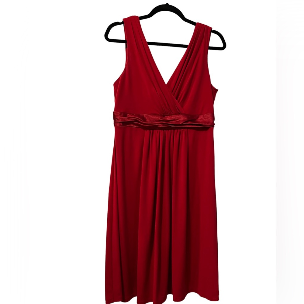 DAVID’S BRIDAL Red Jersey Short Bridesmaid Dress with Satin Waistband (E44239)